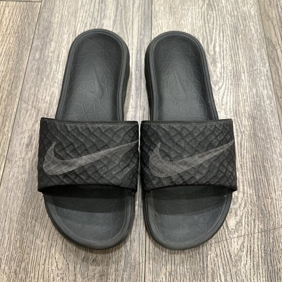 Nike Benassi Solarsoft Sandals Slides Size 9 Black Slippers On 705474-091 main image 8